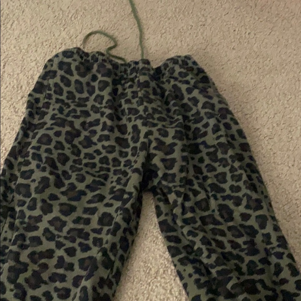 Size M men’s urban cheetah pants!
